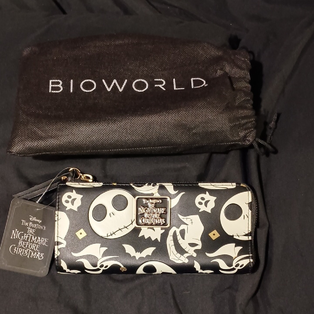 Nightmare Before Christmas Bioworld Black and White Wallet